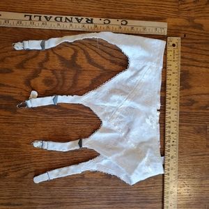 Vintage garter belt white lace reto pin up girl